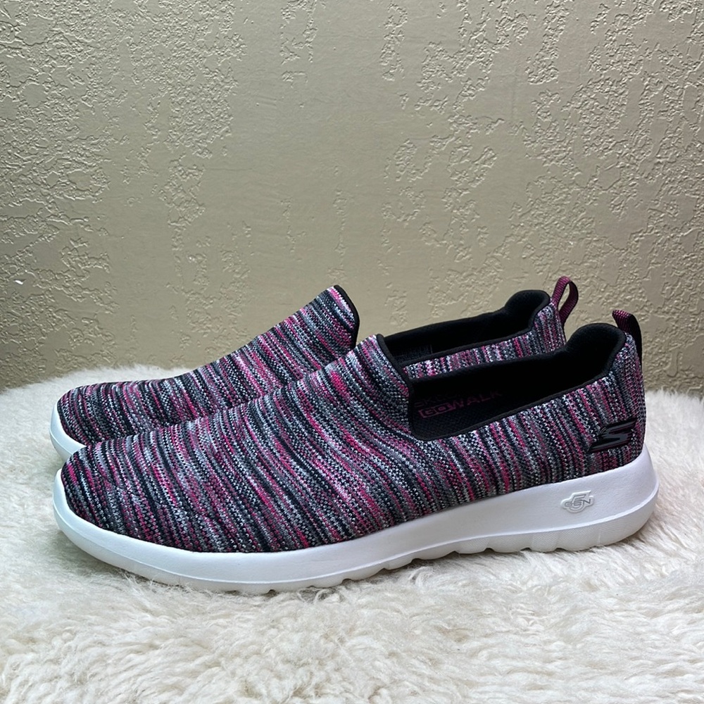 Sketchers Go Walk Goga Max Slip ons
